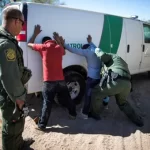 Captura de inmigrantes en la frontera con México se acerca al mínimo histórico