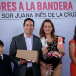 Entregan Javier y Luly reconocimientos a miembros del Cabildo Infantil 2026 en primaria Sor Juana Inés de la Cruz