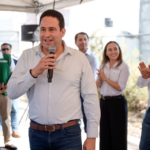 Entrega Javier Díaz puente peatonal en Emilio Arizpe de la Maza
