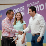 Entregan Javier y Luly “Apoyos de Corazón” a adultos mayores