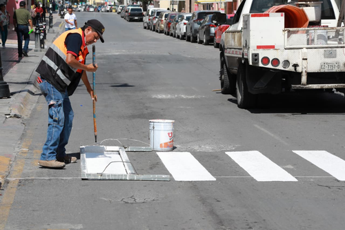 Incrementa Javier Díaz seguridad vial; delimita pasos peatonales en Victoria
