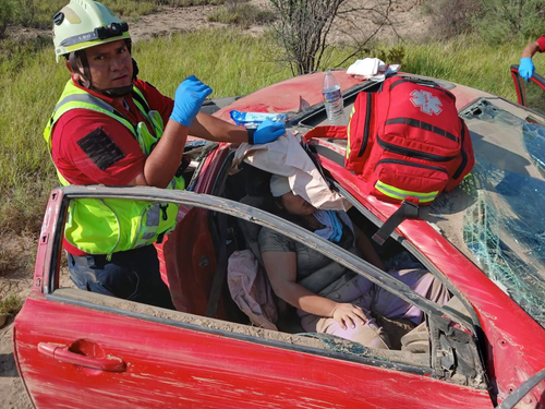 Falla en neumático provoca volcadura en carretera a Monclova