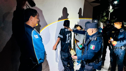 Detiene Comisaría a 10 por ingerir bebidas alcohólicas en la calle